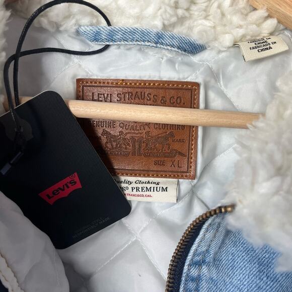 Levi’s Retro sherpa trucker denim jacket large NWT - Picture 12 of 13